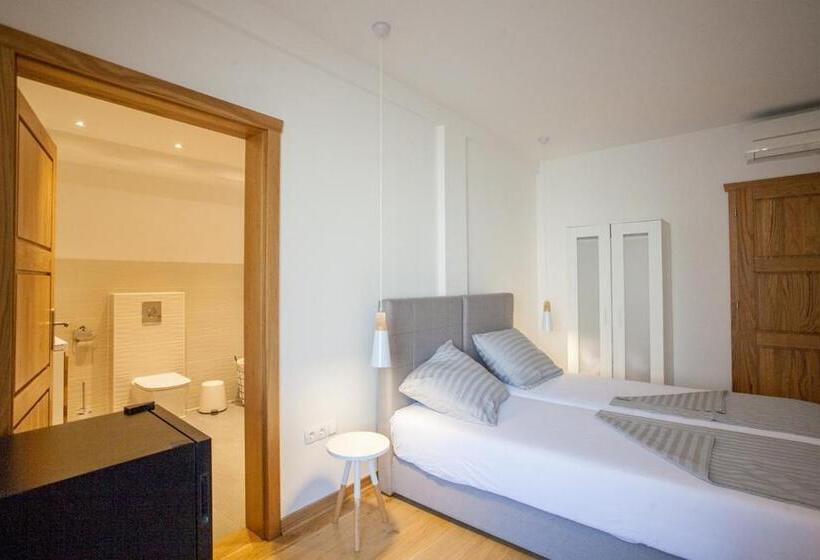 Апартаменты 1 Спальня Вид на Бассейн, Bella Vista Suites