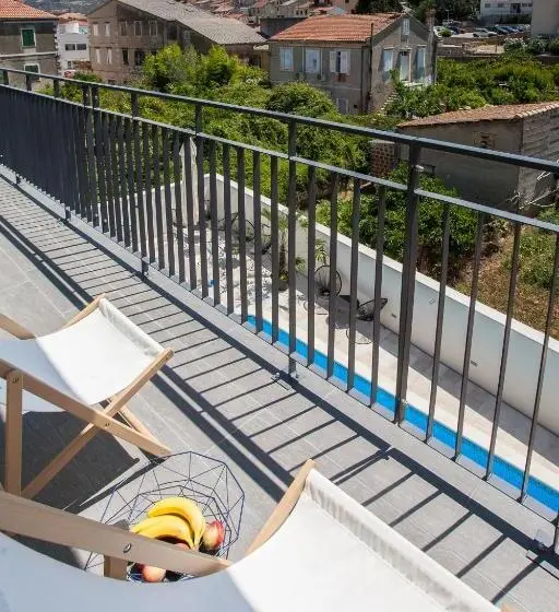 Estudi Estàndard Vista Piscina, Bella Vista Suites