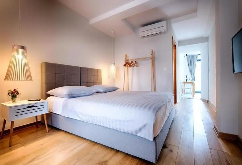 Estudi Estàndard Vista Piscina, Bella Vista Suites