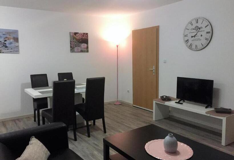 شقة غرفة واحدة, Haus Am Burggraben