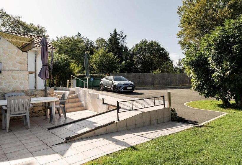 适合残疾人使用的标准间, Au Petit Pédegouaty