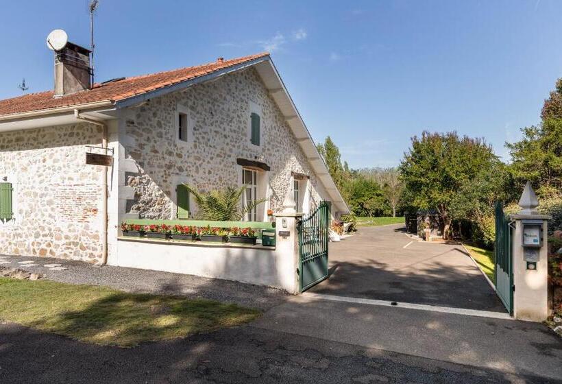 适合残疾人使用的标准间, Au Petit Pédegouaty