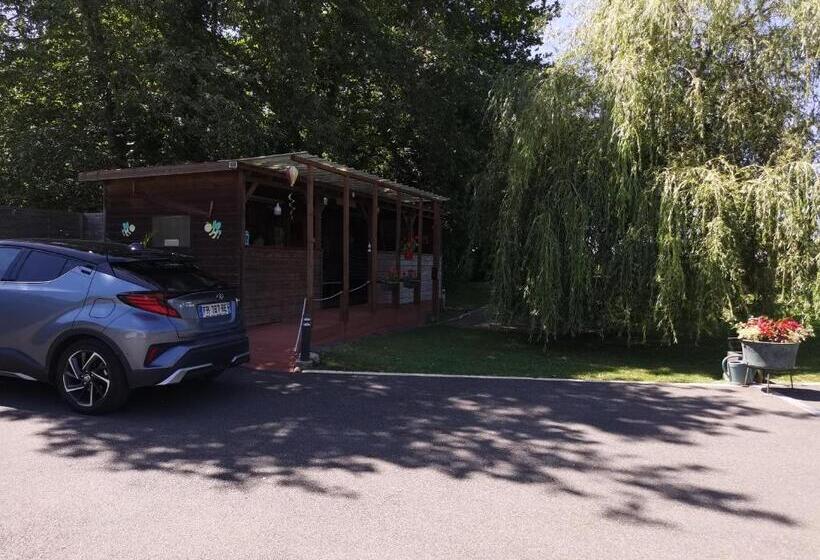 标准三人间, Au Petit Pédegouaty