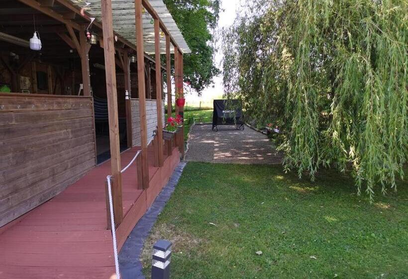 标准三人间, Au Petit Pédegouaty