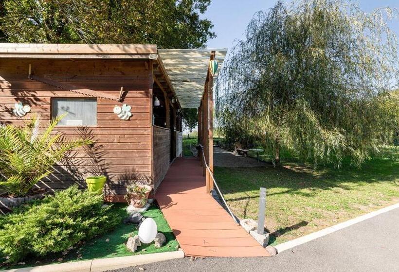 标准三人间, Au Petit Pédegouaty