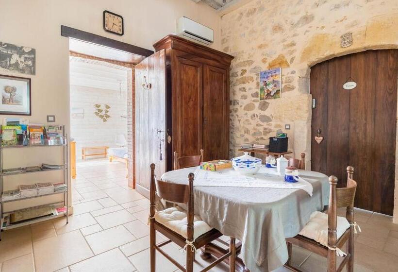 标准三人间, Au Petit Pédegouaty