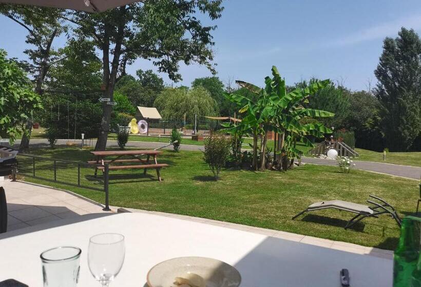 适合残疾人使用的标准间, Au Petit Pédegouaty