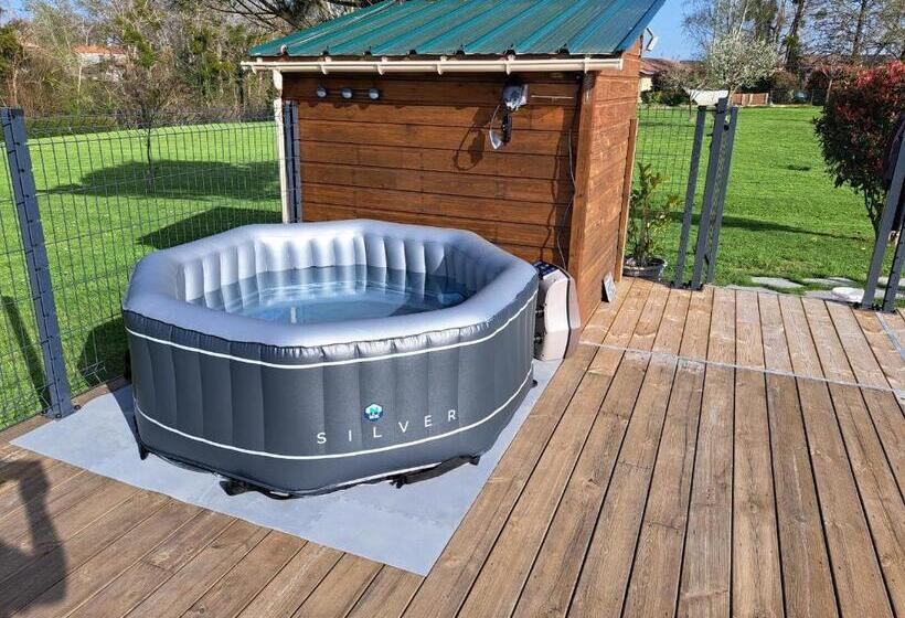 标准三人间, Au Petit Pédegouaty