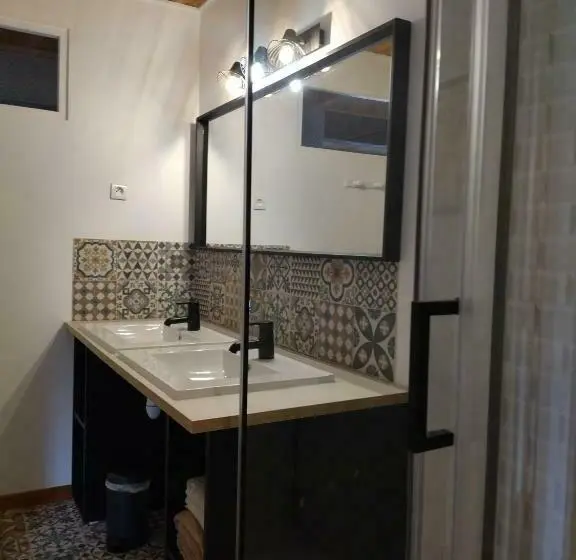 スタンダード4人部屋, Gîte De La Tournelle