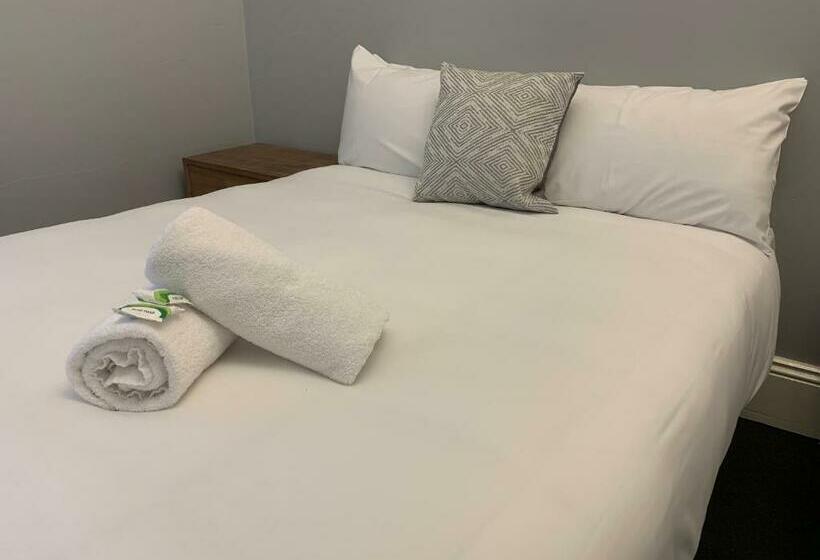 חדר סטנדרטי לארבעה עם חדר אמבטיה משותף, Abermain