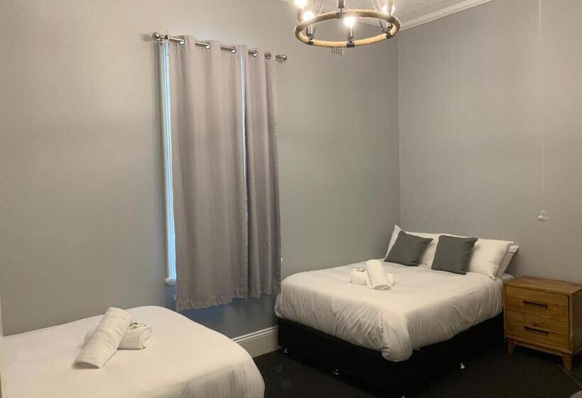 Camera Standard Cvadruplă cu Baie în Comun, Abermain