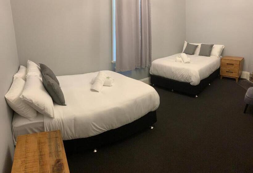 Camera Standard Cvadruplă cu Baie în Comun, Abermain