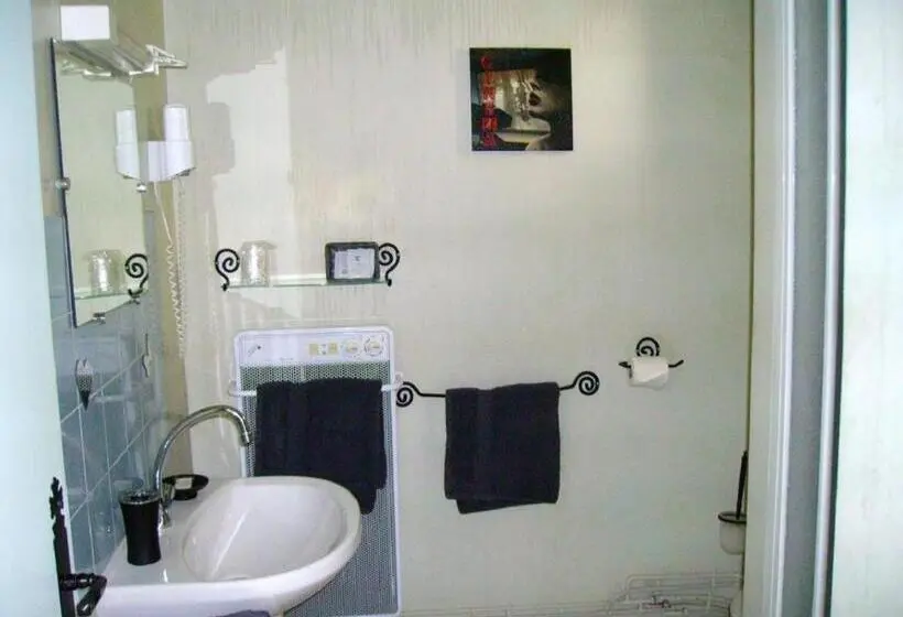 ベーシックトリプルルーム, Auberge Du Riou
