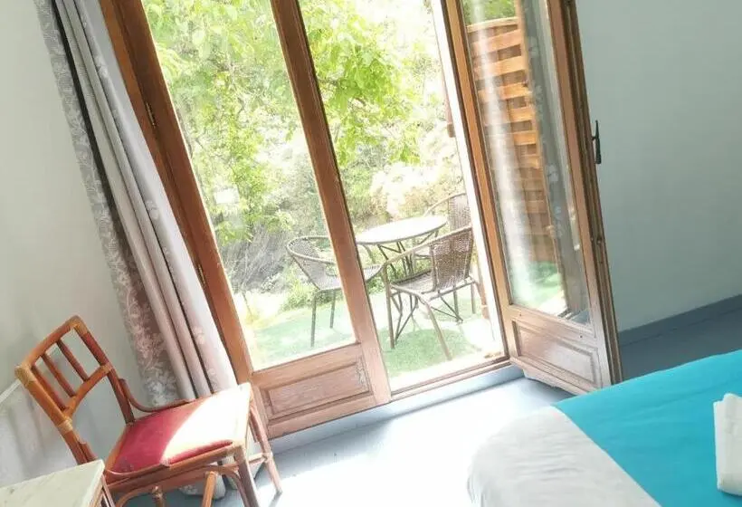 スーペリアトリプルルーム, Auberge Du Riou