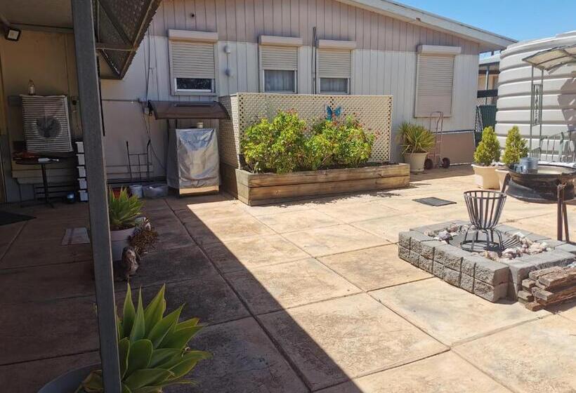 شاليه غرفة نوم واحدة, Chrissie S Dongara