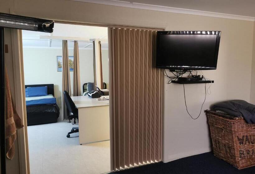 شاليه غرفة نوم واحدة, Chrissie S Dongara