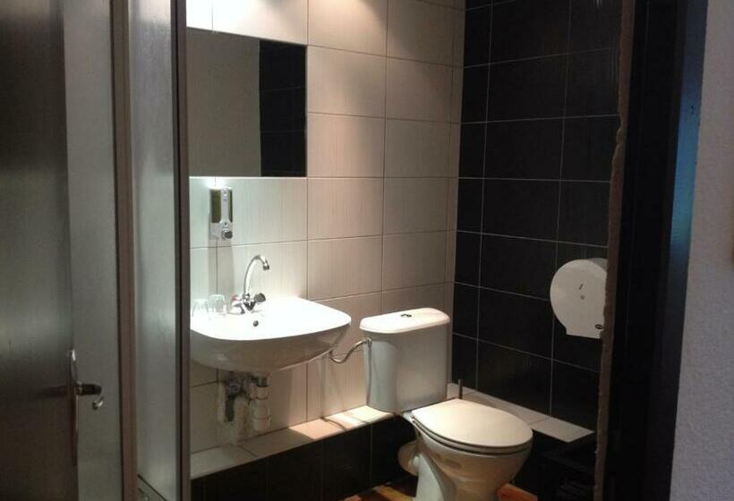 חדר סטנדרט, L'usine