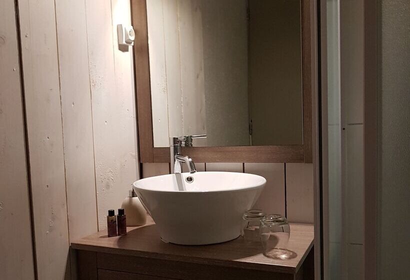 חדר סופריור, L'usine