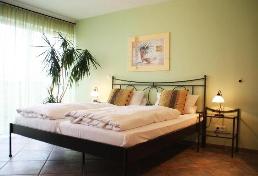 Номер Стандарт с Балконом, Porta Vinea