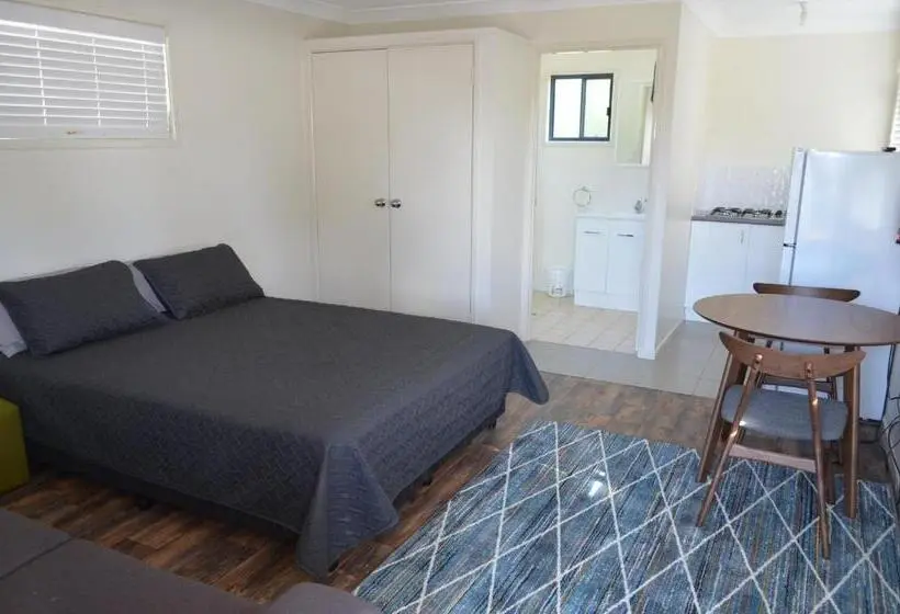 デラックススタジオ, Wondai Accommodation Units And Villas