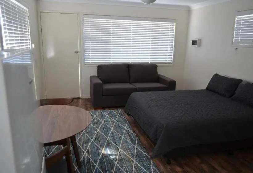 デラックススタジオ, Wondai Accommodation Units And Villas