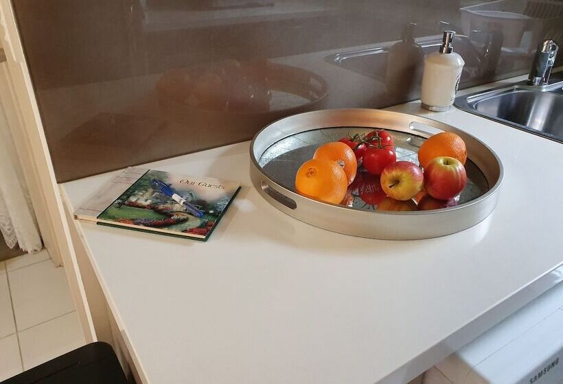 סטודיו דלוקס, Bed And Breakfast