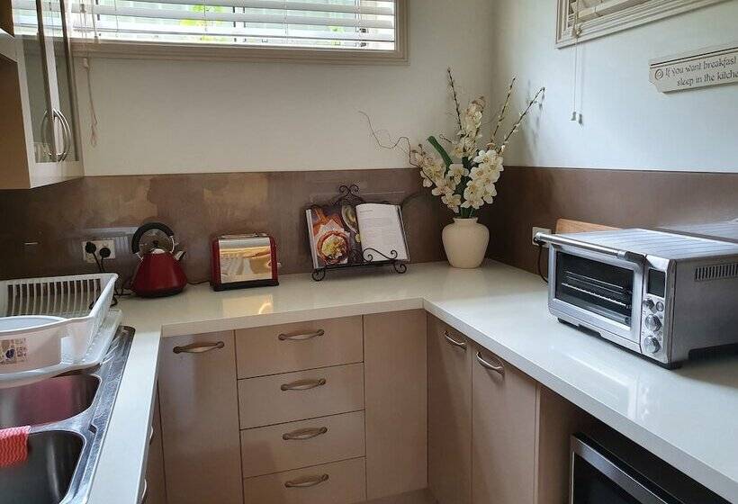 סטודיו דלוקס, Bed And Breakfast