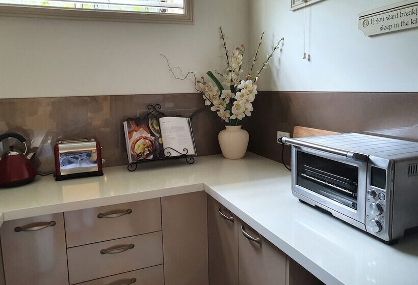 סטודיו דלוקס, Bed And Breakfast