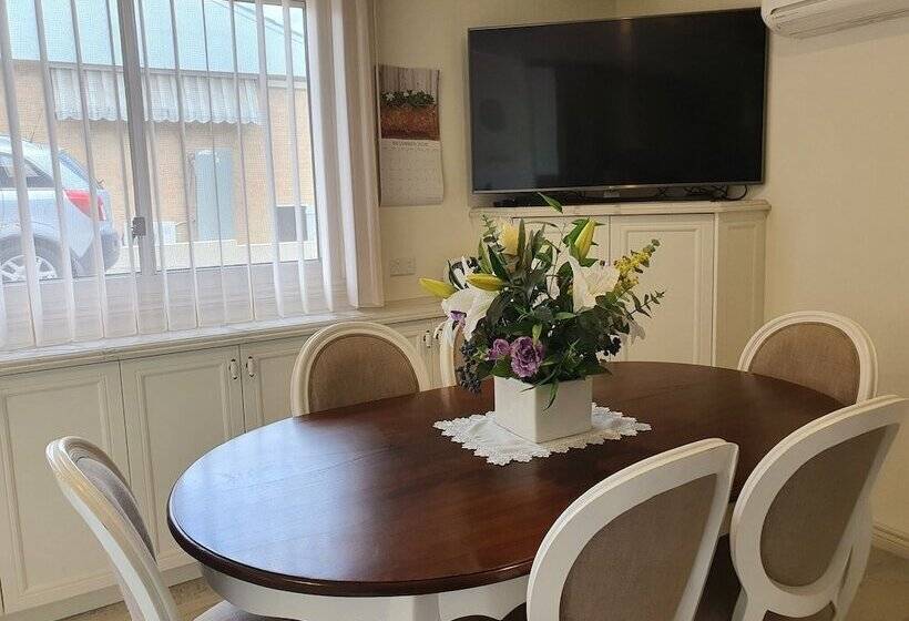 סטודיו דלוקס, Bed And Breakfast