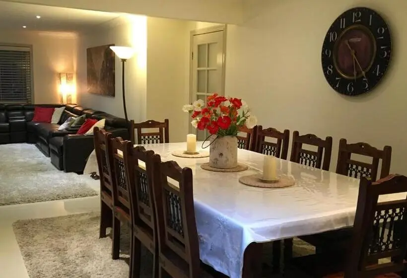 キングサイズベッドのデラックススイート, Bed And Breakfast