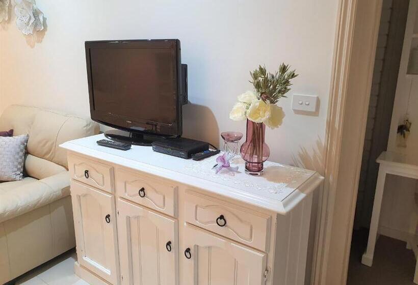 סטודיו דלוקס, Bed And Breakfast