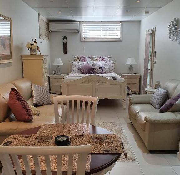 סטודיו דלוקס, Bed And Breakfast