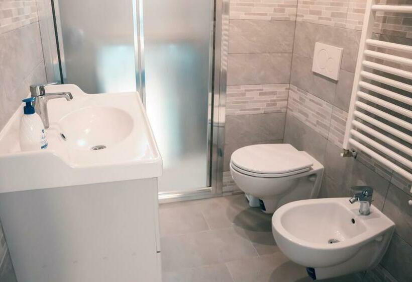 اتاق لوکس, Affittacamere Torresi 2