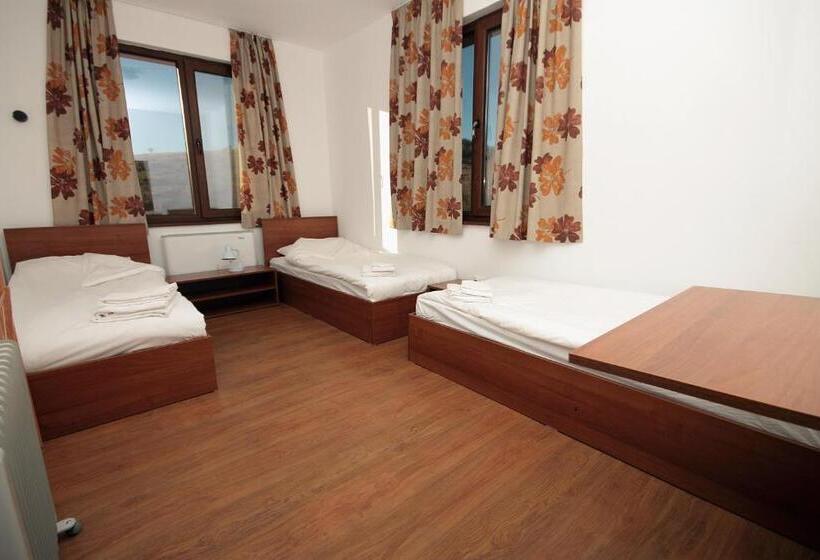 غرفة كلاسيكية ثلاثية, Yan Bibiyan Guest House