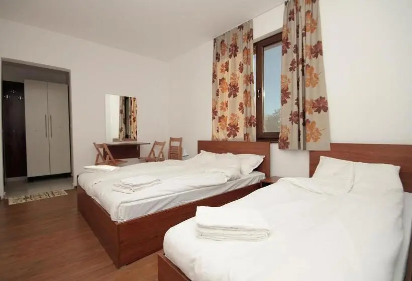 トリプルクラシックルーム, Yan Bibiyan Guest House