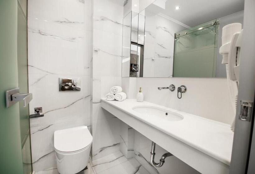 סוויטת ג'וניור סופריור, 4  You Family