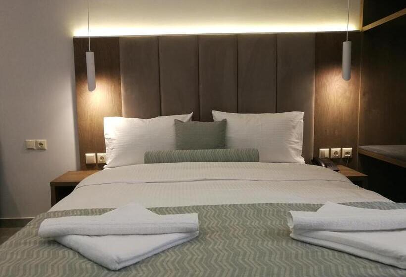 סטודיו אקונומי, 4  You Family