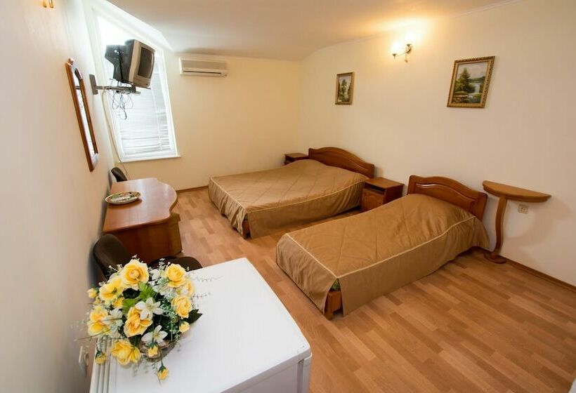 Economy Triple Room, Adam & Eva