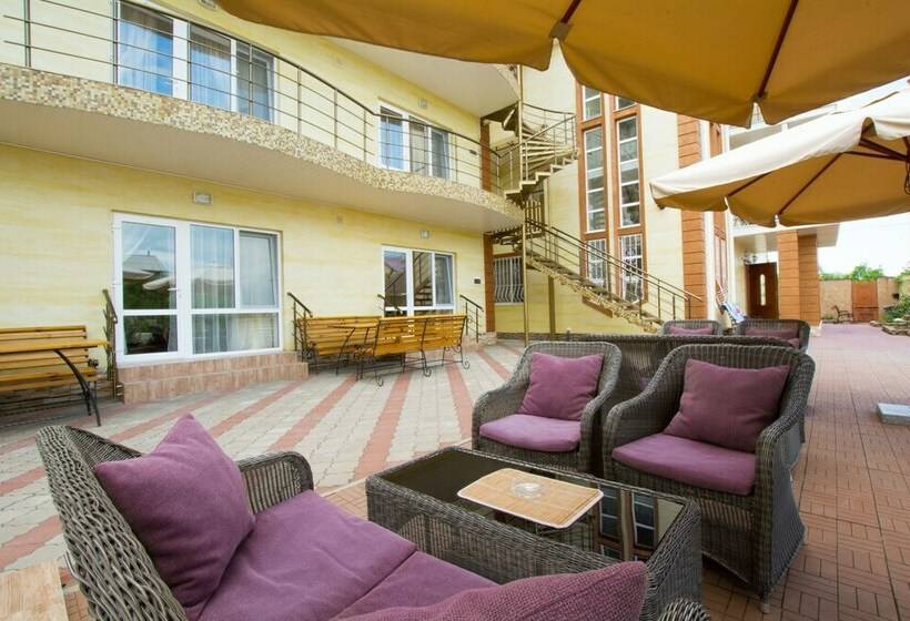 Economy Triple Room, Adam & Eva