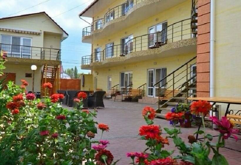 Economy Triple Room, Adam & Eva