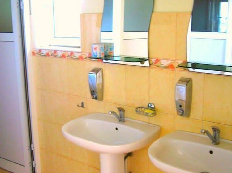 Economy Triple Room, Adam & Eva