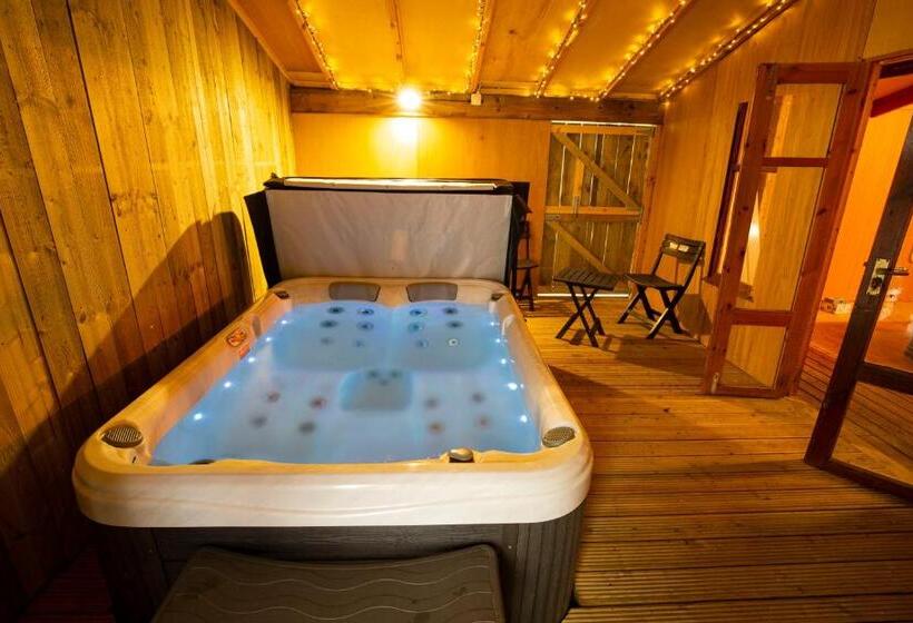 דירת חדר, West End