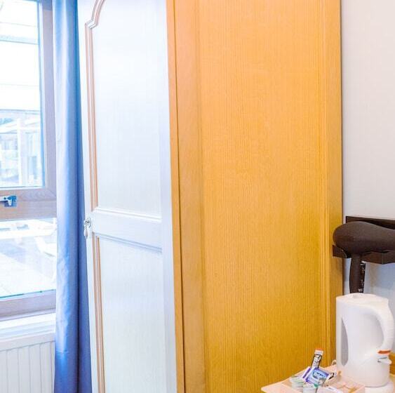 חדר סטנדרט יחיד, West End