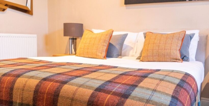 דירת חדר, West End