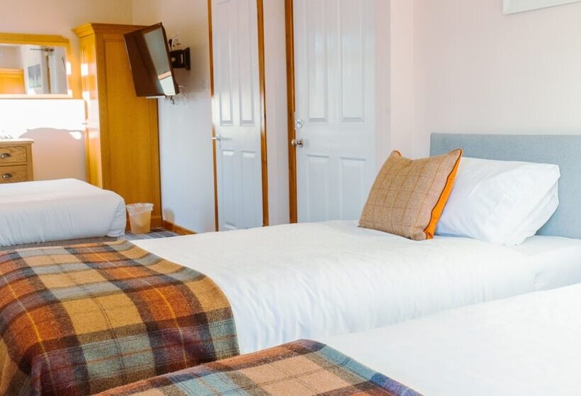 חדר משפחתי, West End