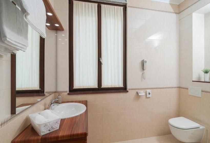 Deluxe Szoba Erkéllyel, Luxury Rooms Near The Beach