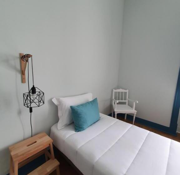 스탠다드 싱글 룸, Estação Real