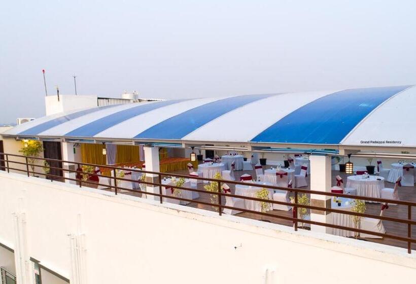 Люкс Deluxe Кровать Кинг, Grand Padappai Residency   Gpr