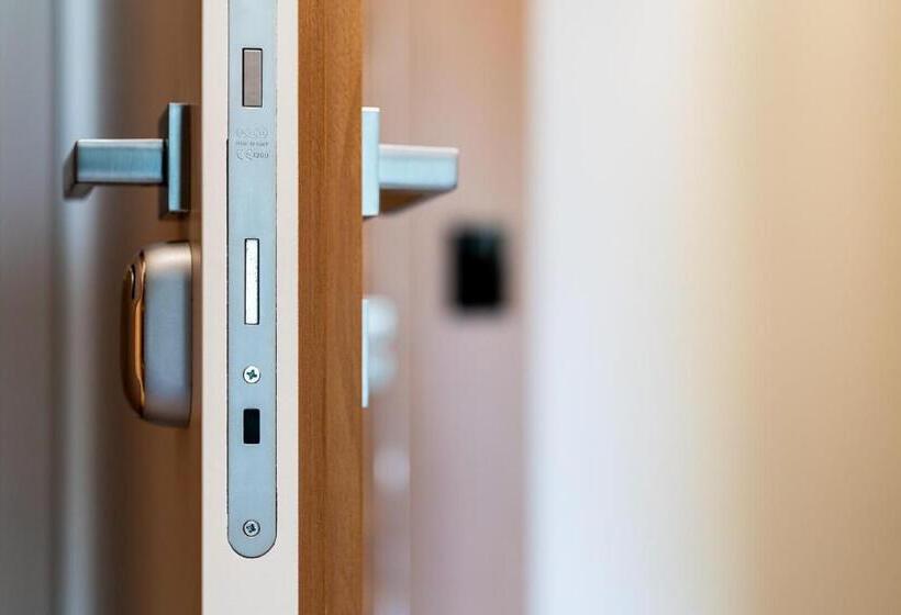 סוויטת ג'וניור דלוקס, Nodo