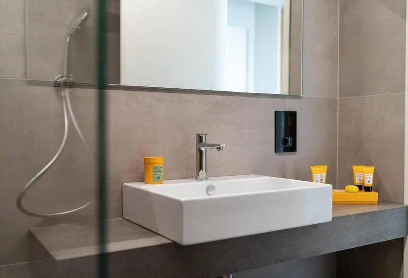 Junior Suite Deluxe, Nodo